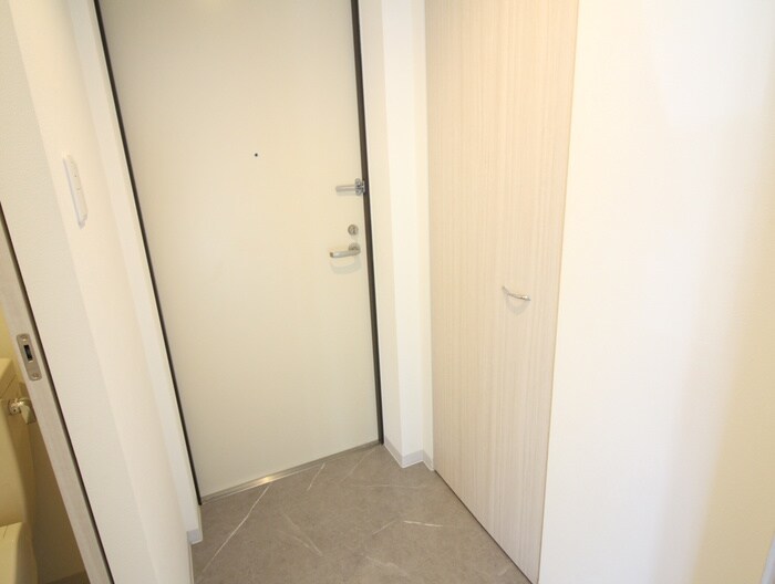 物件内観写真16　(玄関)