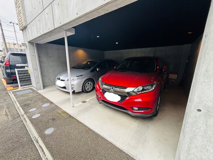 物件外観写真4　(駐車場)