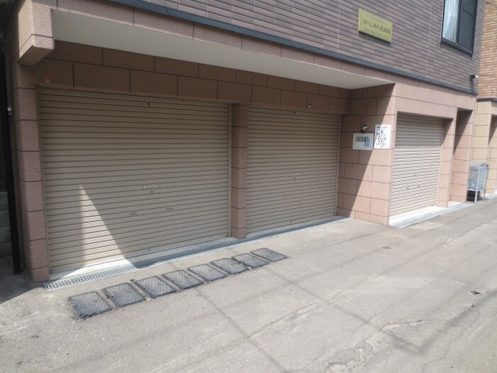 物件外観写真3　(駐車場)