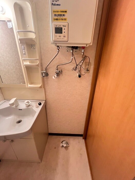 物件内観写真16　(洗濯機置場)