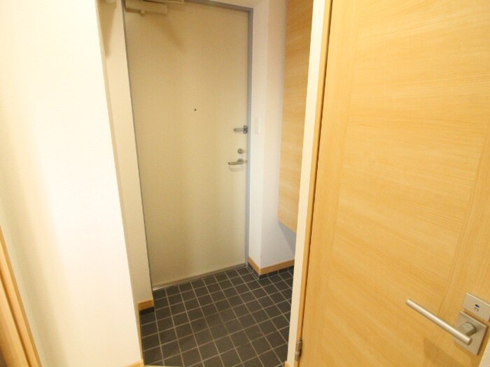 物件内観写真16　(玄関)