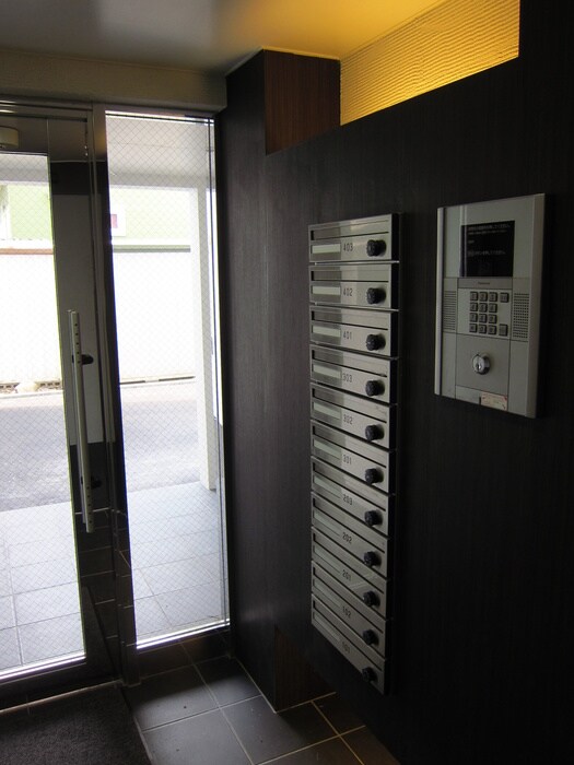 物件外観写真4　(エントランス部分)