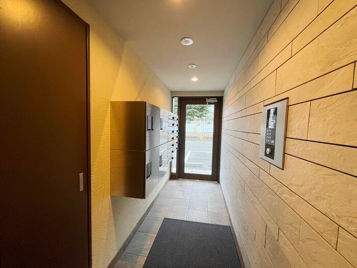 物件外観写真3　(エントランス部分)