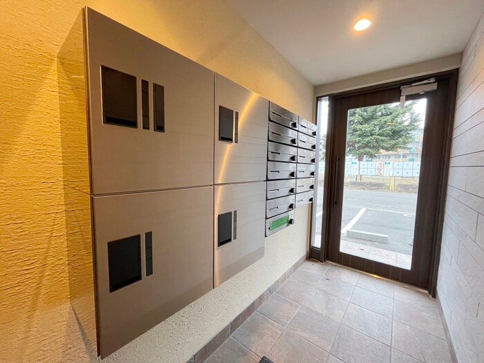 物件外観写真5　(エントランス部分)