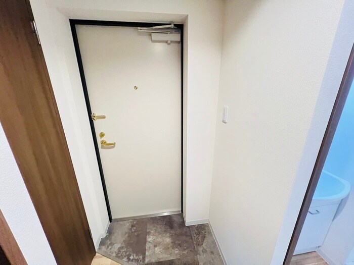 物件内観写真16　(玄関)