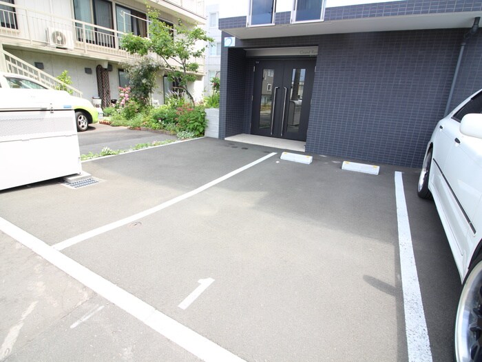 物件外観写真3　(駐車場)