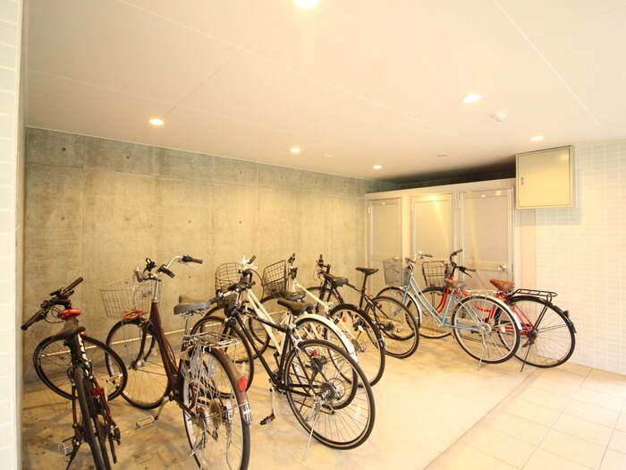 物件外観写真4　(駐輪場)