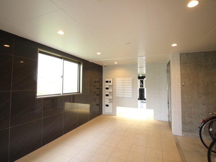 物件外観写真5　(エントランス部分)