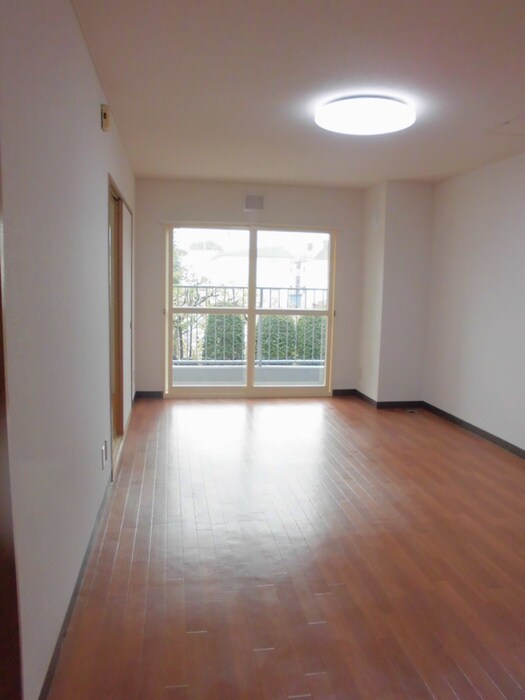 物件内観写真4　(居室)