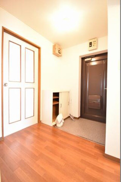 物件内観写真13　(玄関)