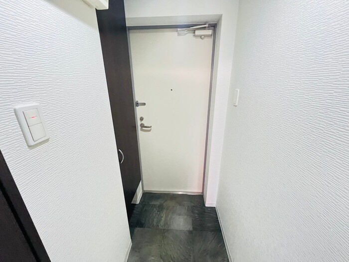 物件内観写真16　(玄関)