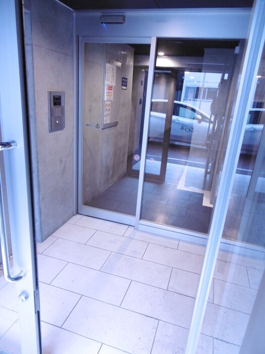 物件外観写真4　(エントランス部分)