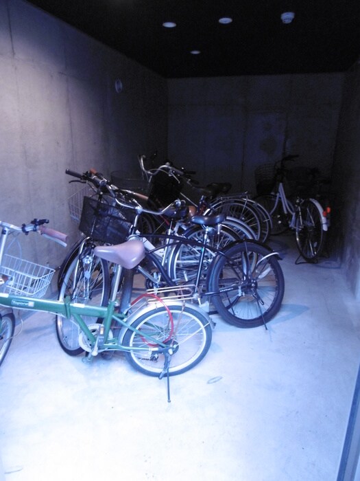 物件外観写真5　(駐輪場)