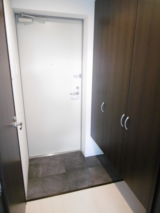 物件内観写真13　(玄関)