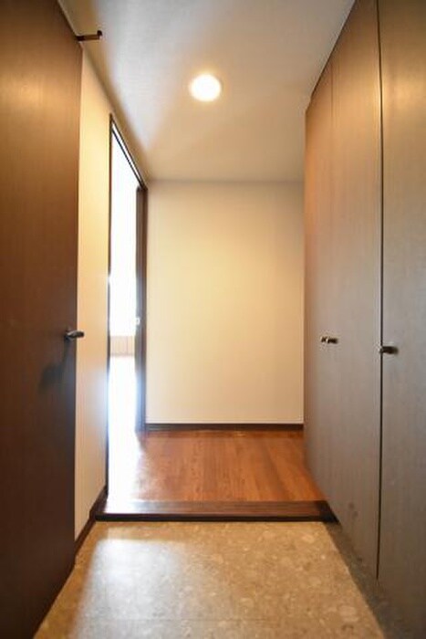 物件内観写真16　(玄関)