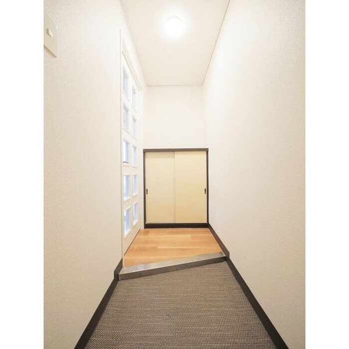 物件内観写真14　(玄関)