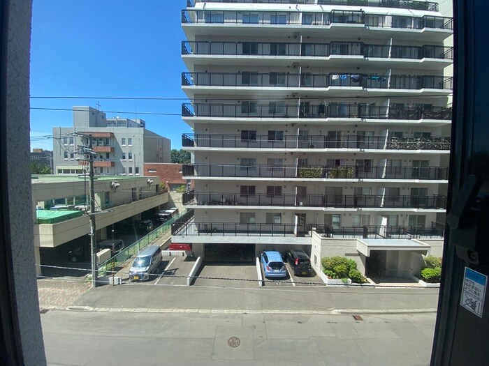 物件内観写真12　(玄関)