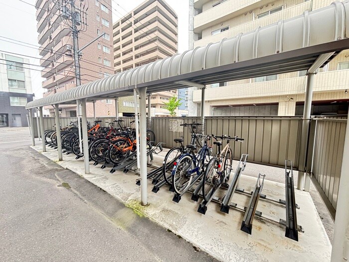 物件外観写真4　(駐輪場)