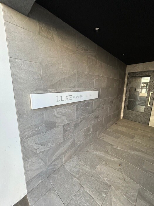 物件外観写真6　(エントランス部分)