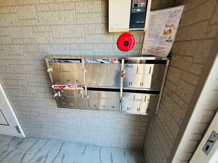 物件外観写真4　(エントランス部分)