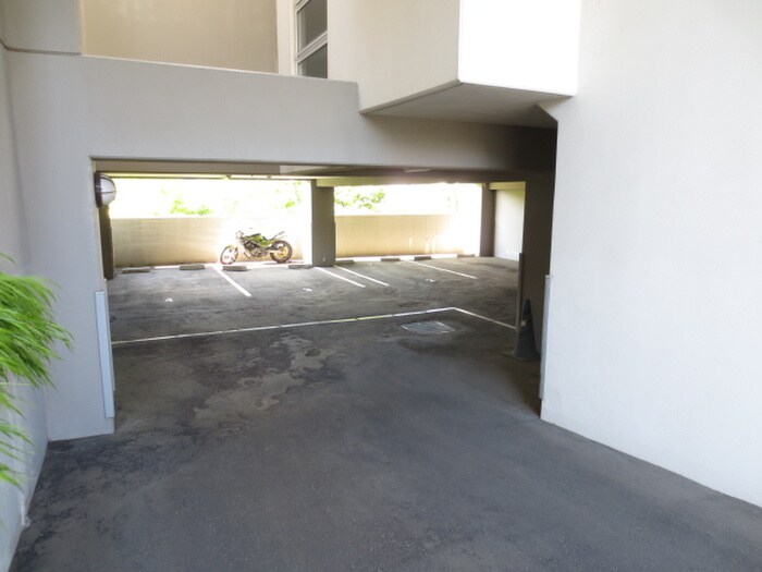 物件外観写真5　(駐車場)