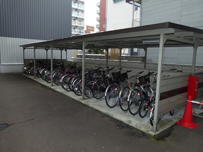 物件外観写真4　(駐輪場)