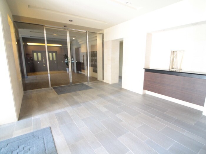 物件外観写真6　(エントランス部分)