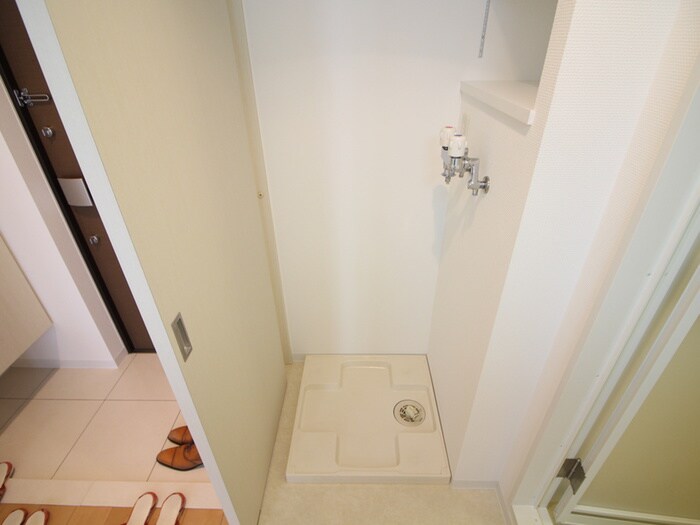 物件内観写真16　(洗濯機置場)