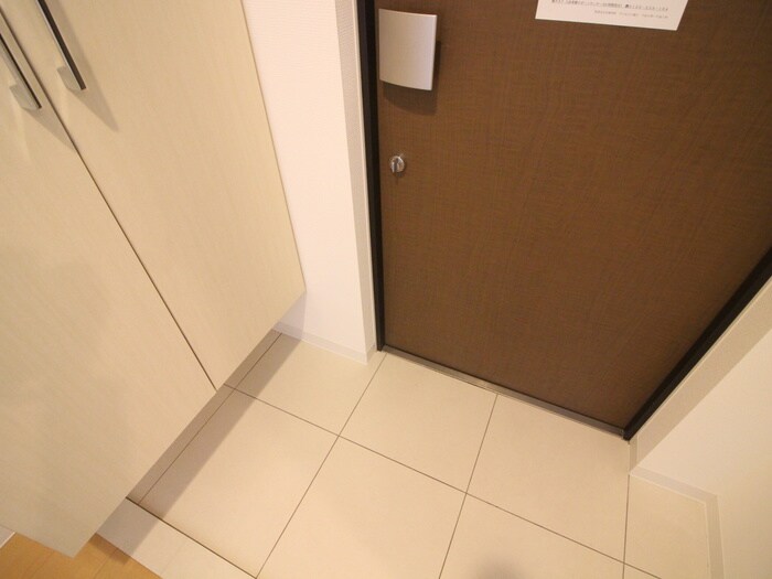 物件内観写真16　(玄関)