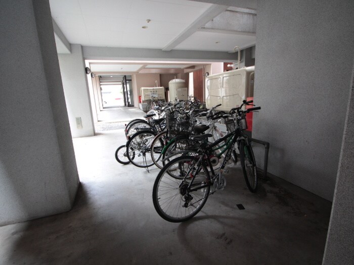 物件外観写真4　(駐輪場)
