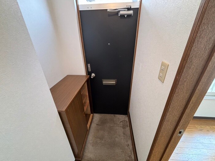 物件内観写真18　(玄関)