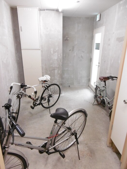 物件外観写真5　(駐輪場)