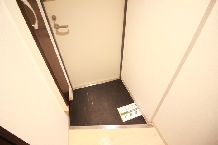 物件内観写真16　(玄関)