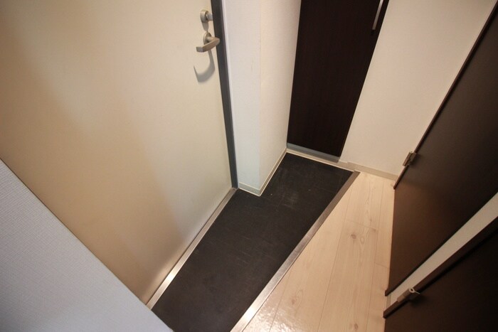 物件内観写真16　(玄関)