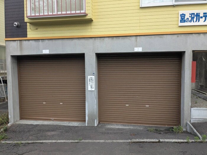 物件外観写真3　(駐車場)