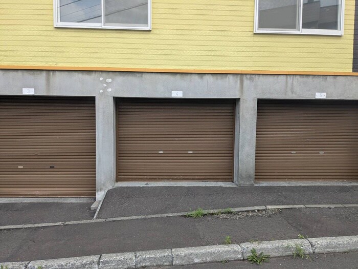 物件外観写真4　(駐車場)