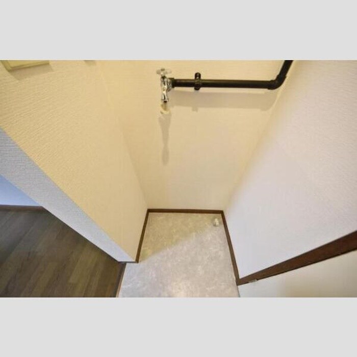 物件内観写真13　(洗濯機置場)