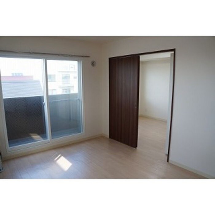 物件内観写真2　(居室)