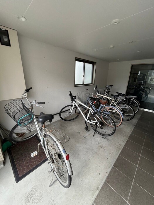 物件外観写真3　(駐輪場)