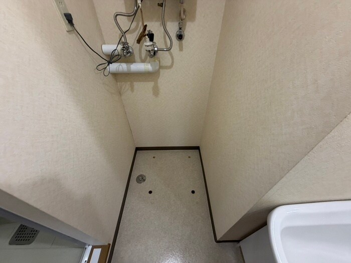 物件内観写真8　(洗濯機置場)