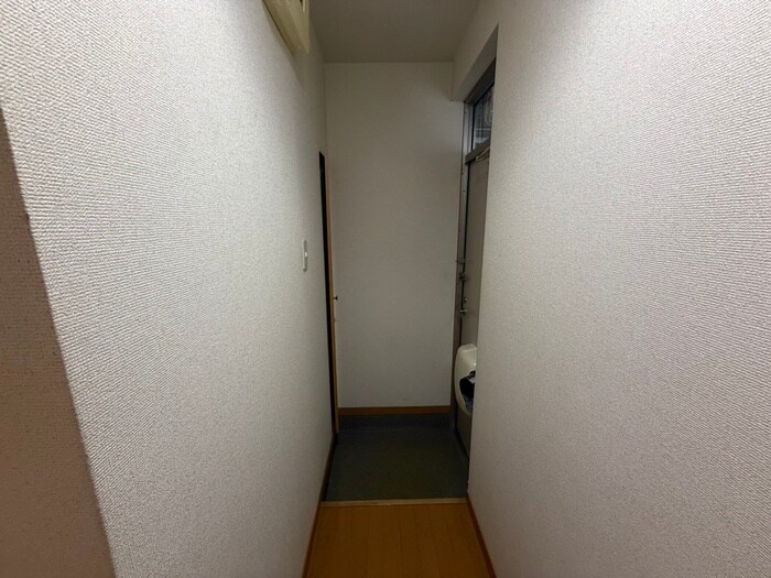物件内観写真16　(玄関)