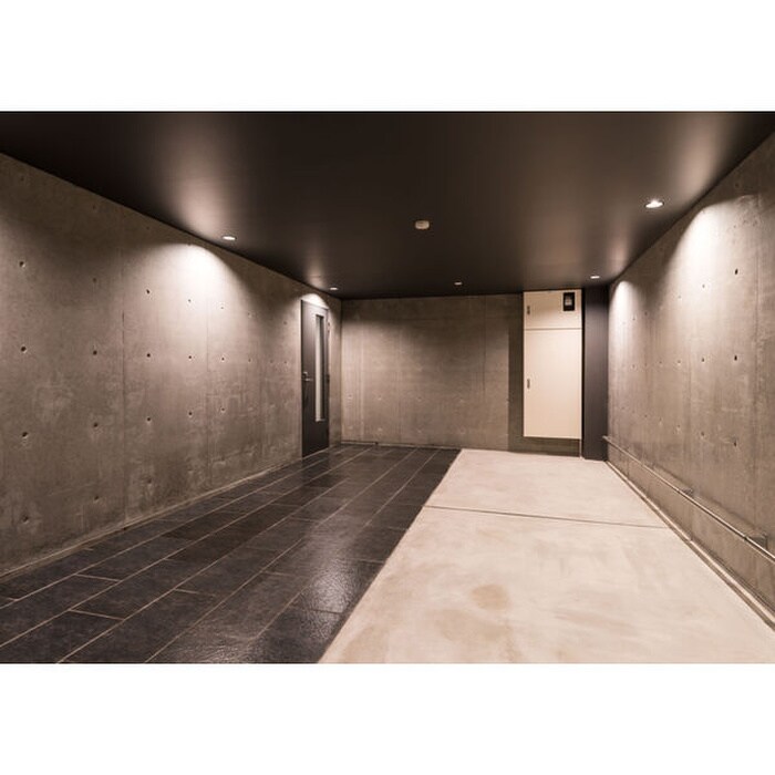 物件外観写真6　(エントランス部分)