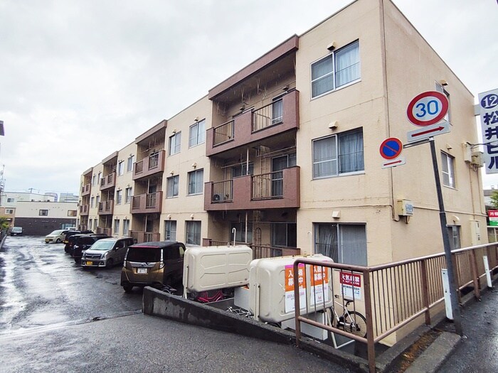 物件外観写真3　(駐車場)