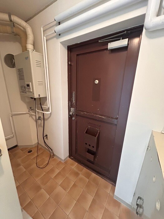 物件内観写真16　(玄関)