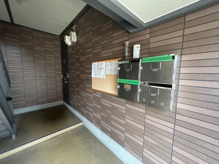物件外観写真3　(エントランス部分)