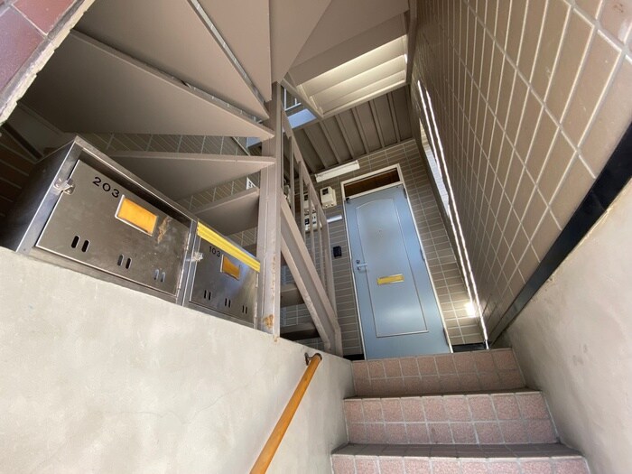 物件外観写真4　(エントランス部分)