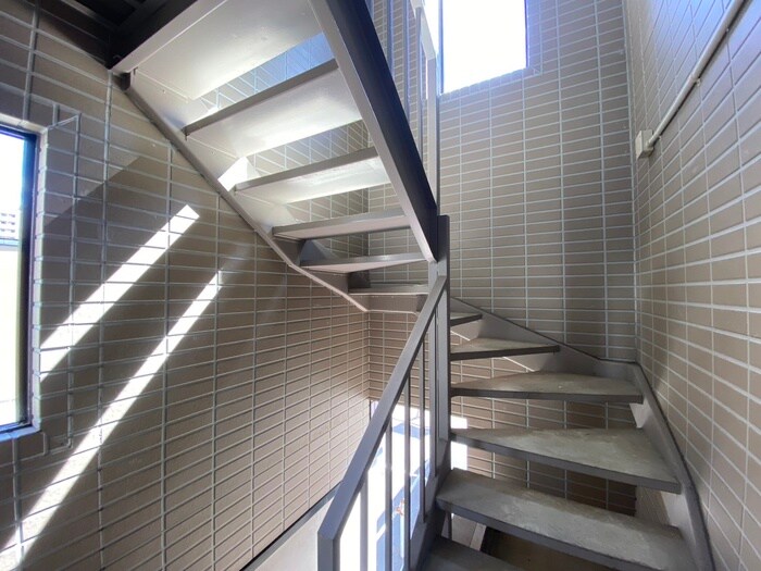 物件外観写真5　(エントランス部分)