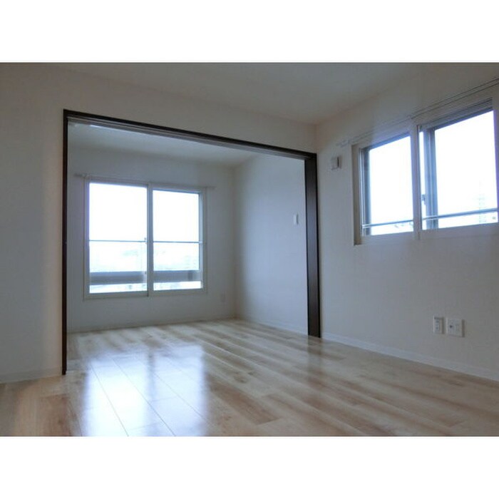 物件内観写真2　(居室)