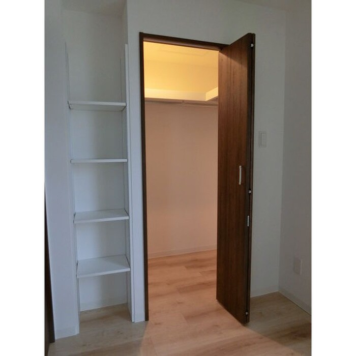 物件内観写真5　(収納)