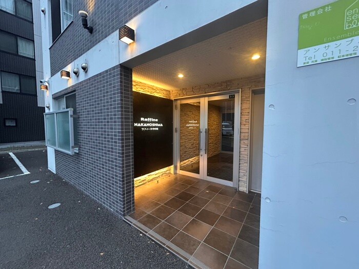 物件外観写真4　(エントランス部分)